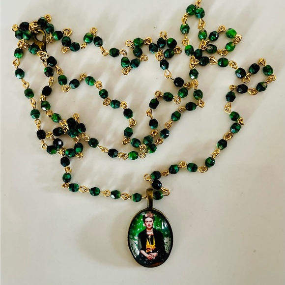 Frida Kahlo Art Pendant Necklace Malachite Chain - Picture 7 of 17